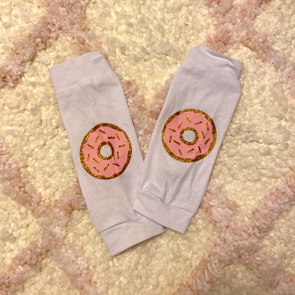 Half Way to One 🍩 onesie and leg warmers set. Size: 6month. Whi/Gold/Pink - Picture 3 of 3
